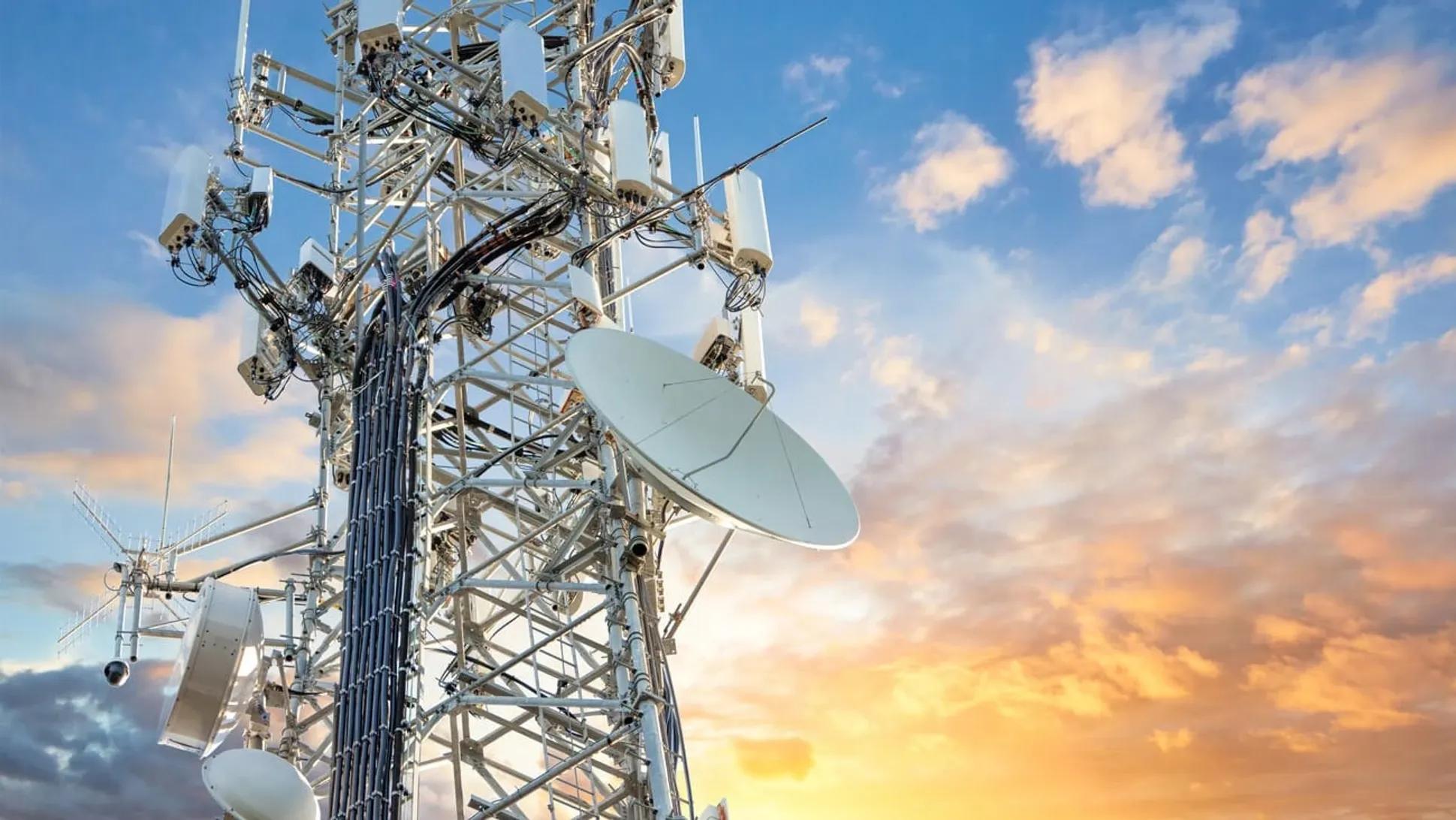 FTTx Explained: How Fiber Optic Networks Work
