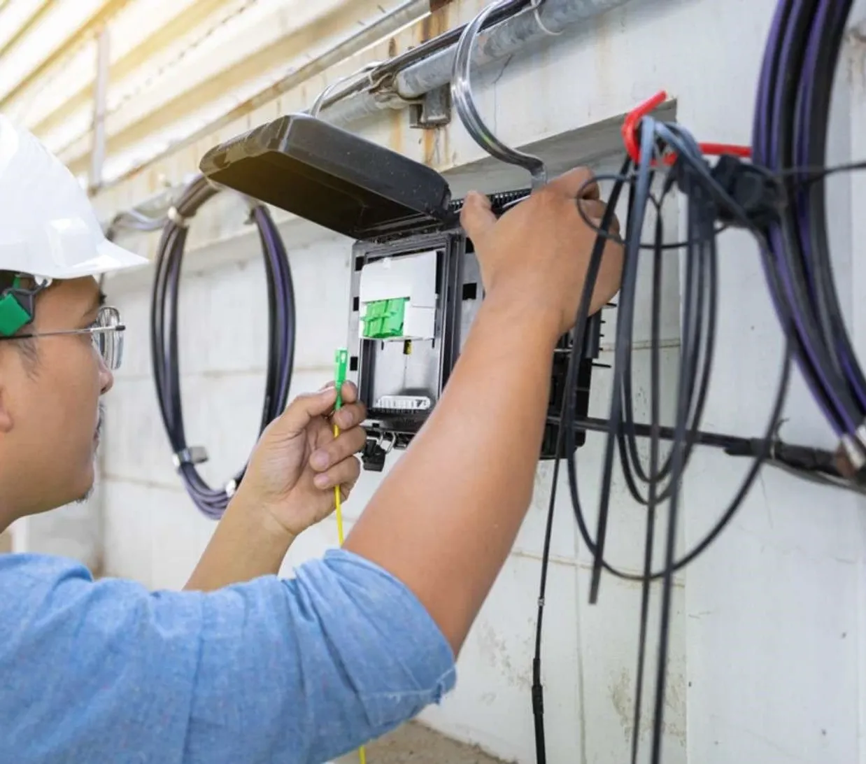 Indoor vs. Outdoor Fiber Installations: Which One to Choose and Why?